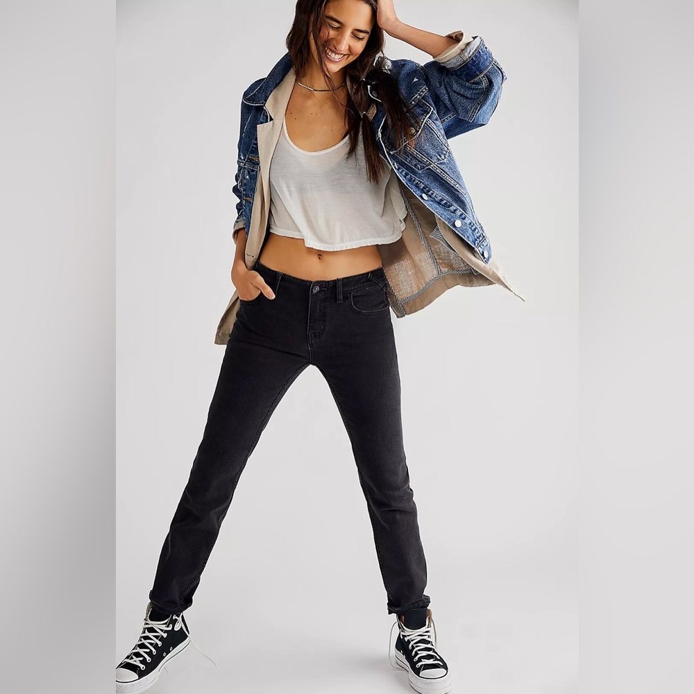 WE THE FREE people Evie Low-Rise Slim Straight Jeans